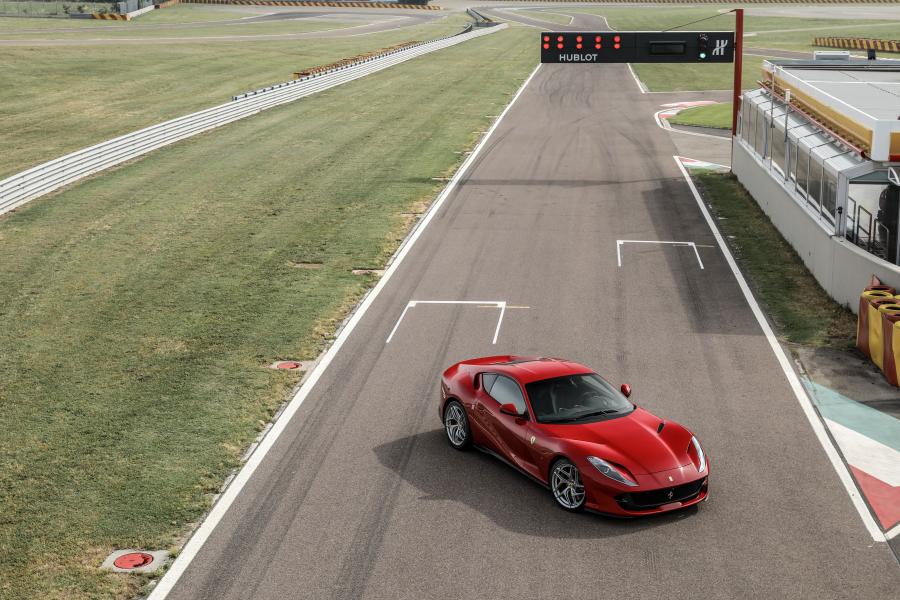  Ferrari 812 Superfast 2017 года  (фото 82 из 91)